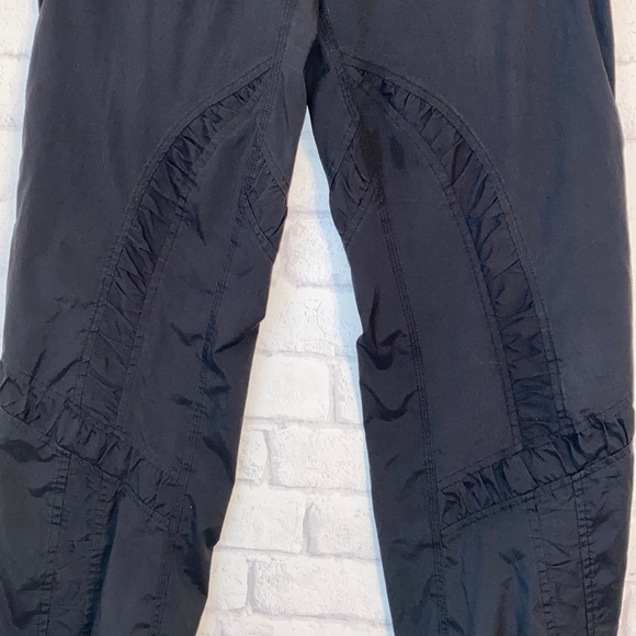 Lululemon Black Ruffle Pants Size 4 Studio ? - Picture 5 of 16